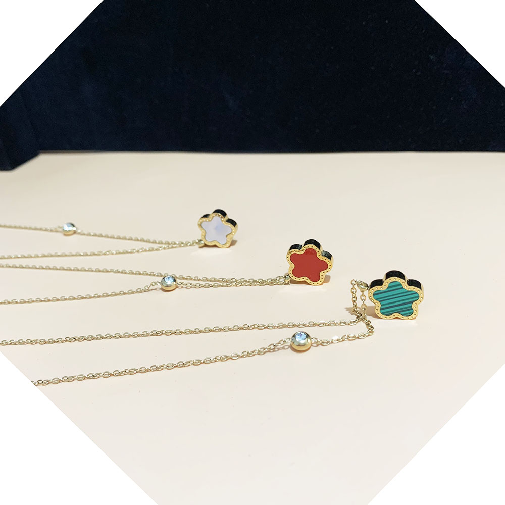Collar de acero inoxidable cha - Red Clover Flower reseña y precio